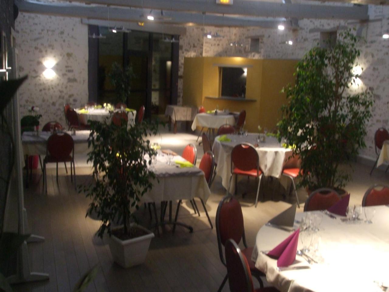 فندق Le Relais Saint-Quentin-les-Anges المظهر الخارجي الصورة